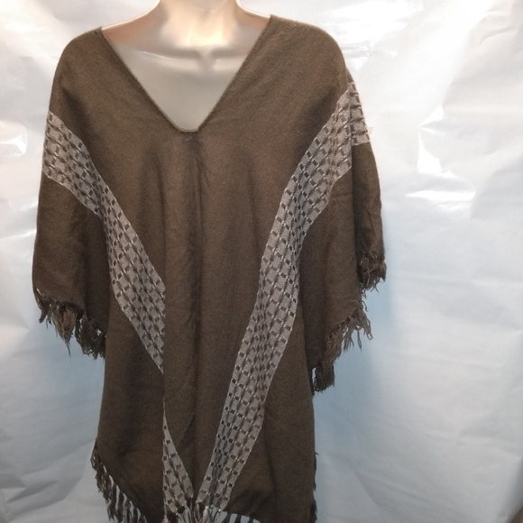Unknown Brand Poncho, Taupe & Cream, pull over, light weight  & soft, pre-owned - Picture 2 of 4